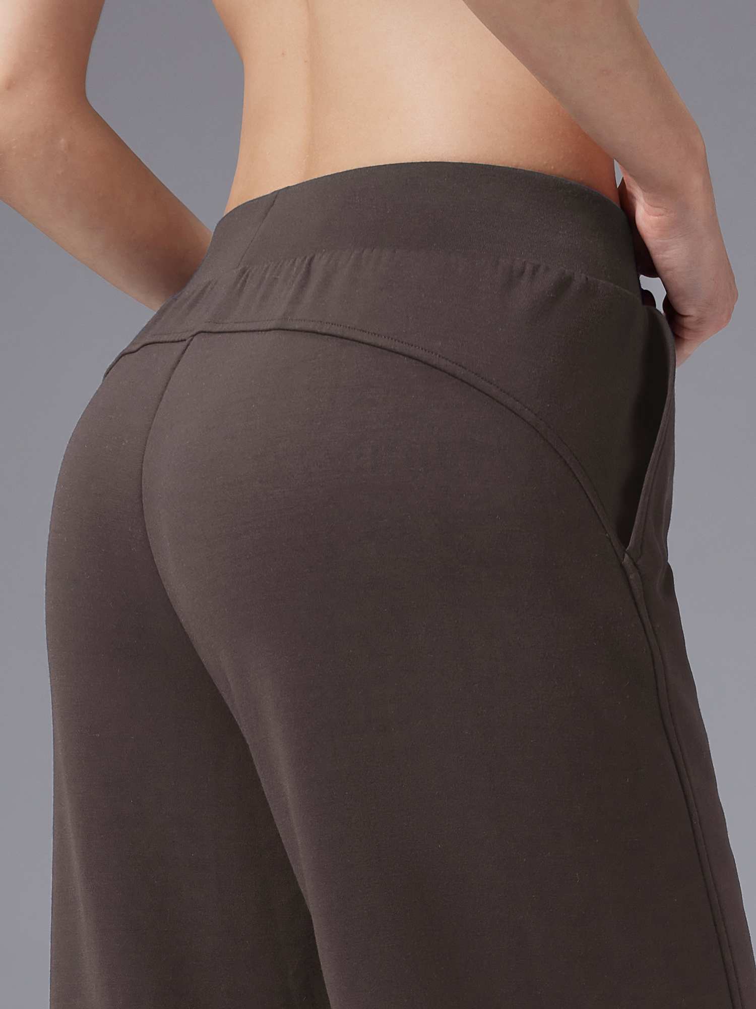 Relaxed Wide-Leg Pants