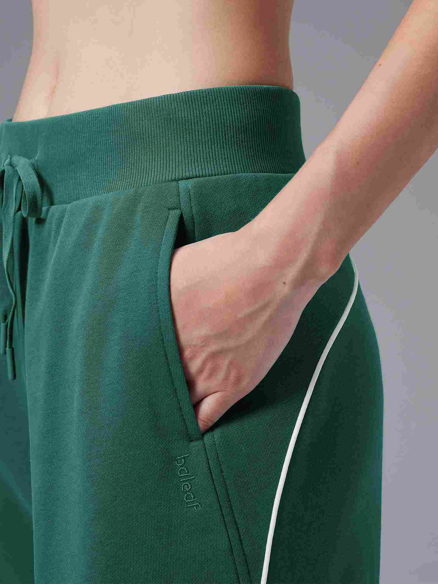 Relaxed Fit Elastic-Cuff Pants