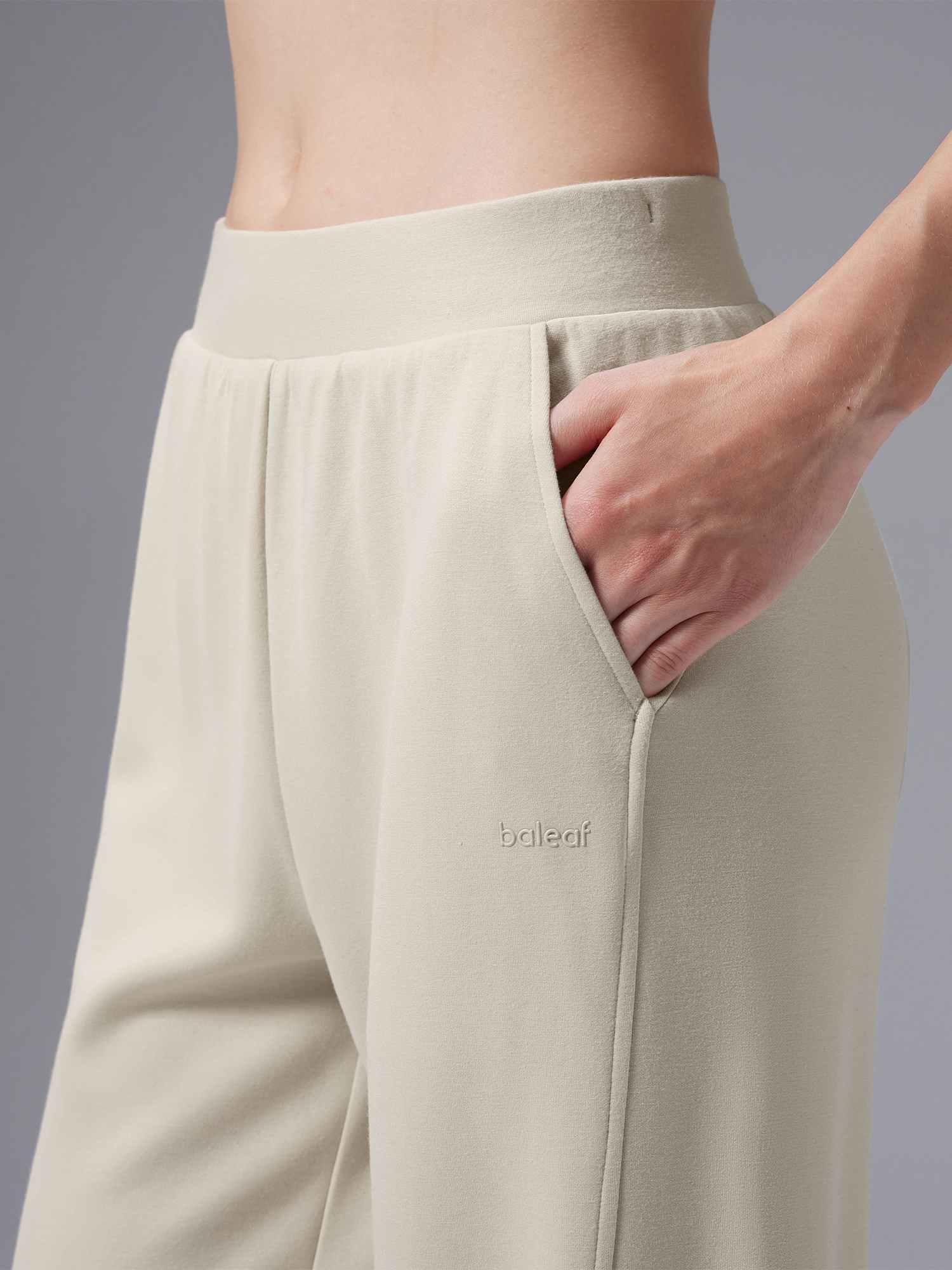 Relaxed Wide-Leg Pants