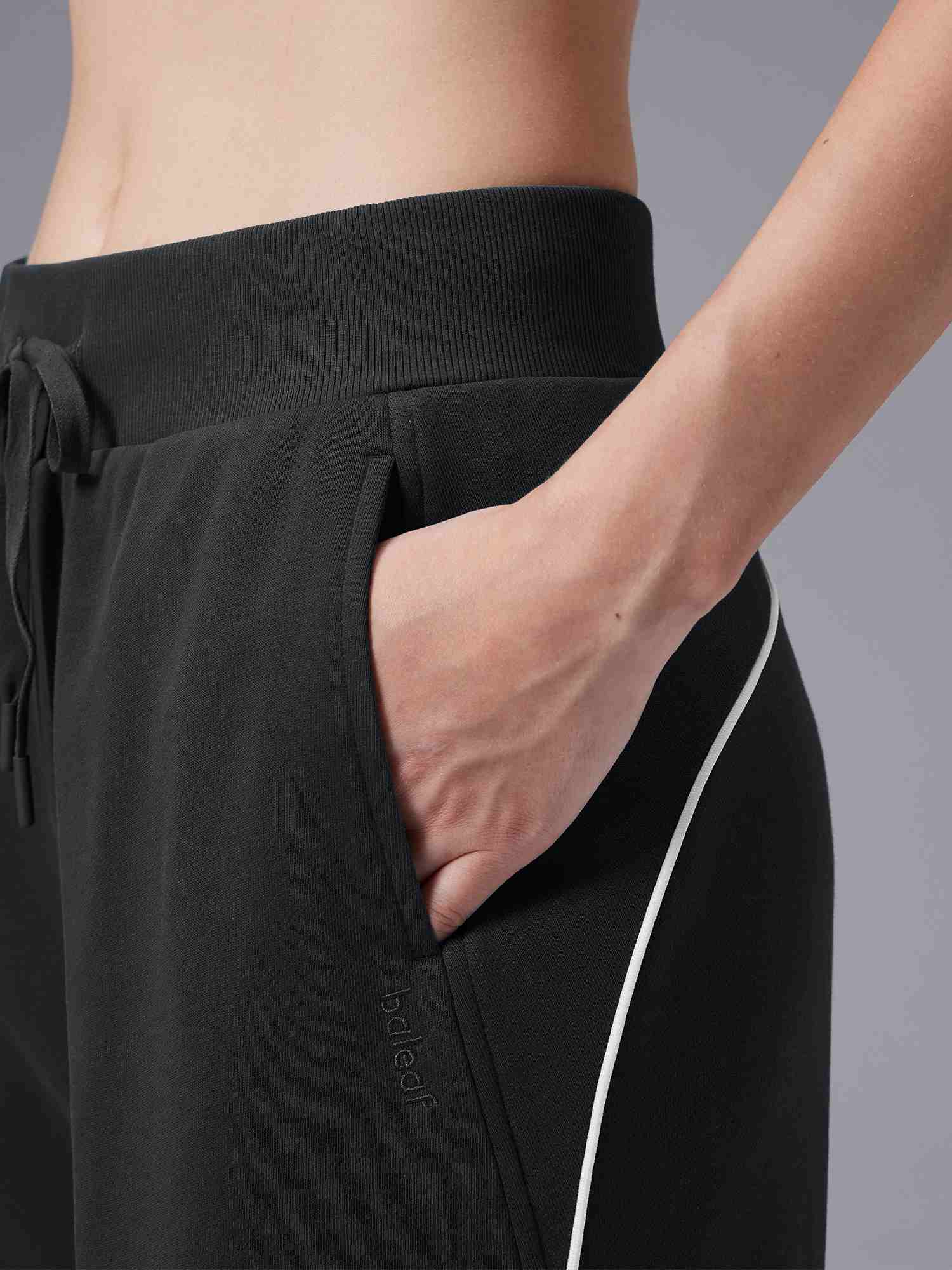 Relaxed Fit Elastic-Cuff Pants