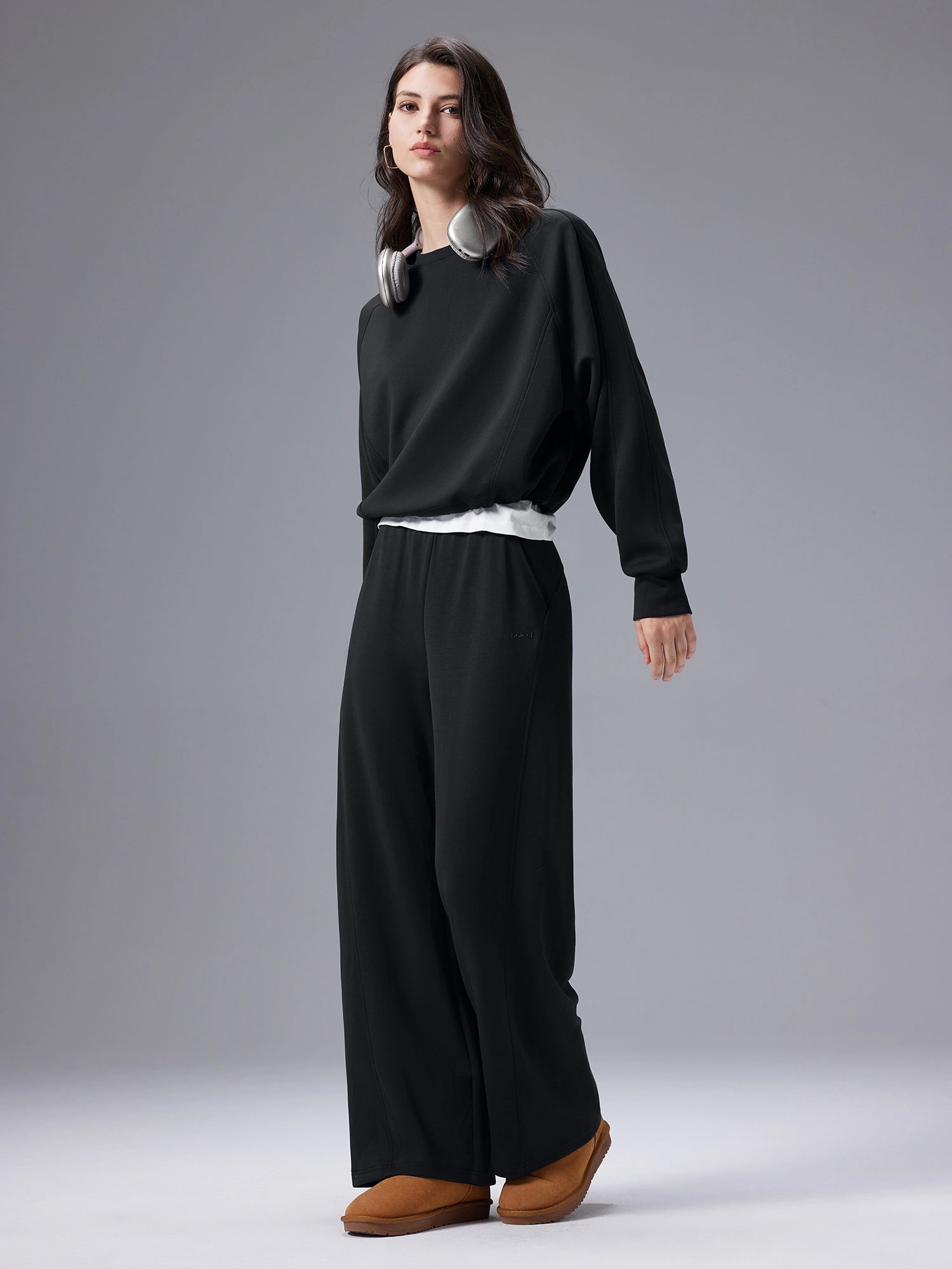 Image of Set: Relaxed Fit Crewneck Sweatshirt & Pants